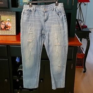 Washed-out denim jeans Jennifer Lopez boyfriend.